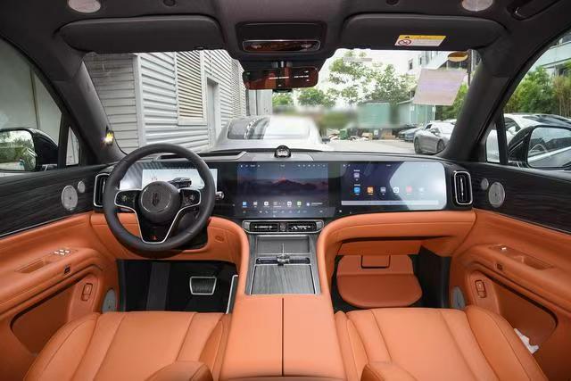 Galaxy M9 2025 210km 4WD Electric MPV – Black/Orange | New Export