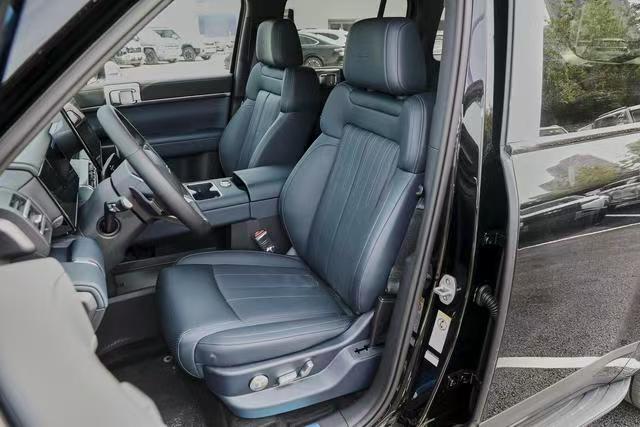 Titanium 7 2025 190km 4WD Ultra Edition – Black/Blue | New Export