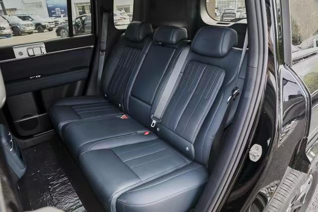 Titanium 7 2025 190km 4WD Ultra Edition – Black/Blue | New Export