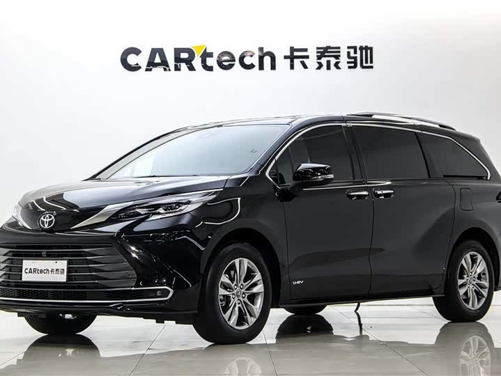 2024 Toyota Sienna 2.5L Hybrid AWD Premium – 5k km, Like New