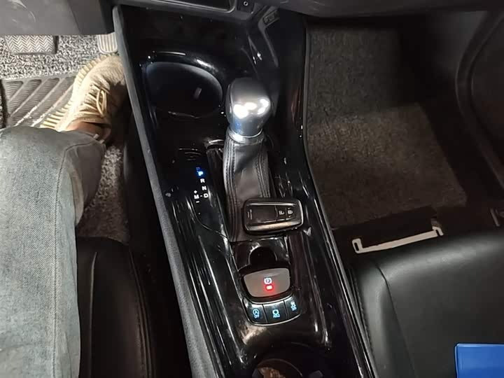 🚗 2018 Toyota C-HR 2.0L – 124k km