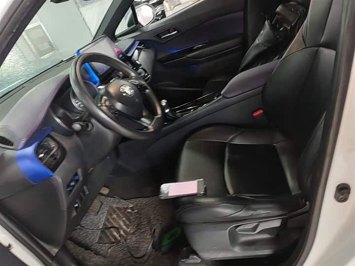 🚗 2018 Toyota C-HR 2.0L – 124k km