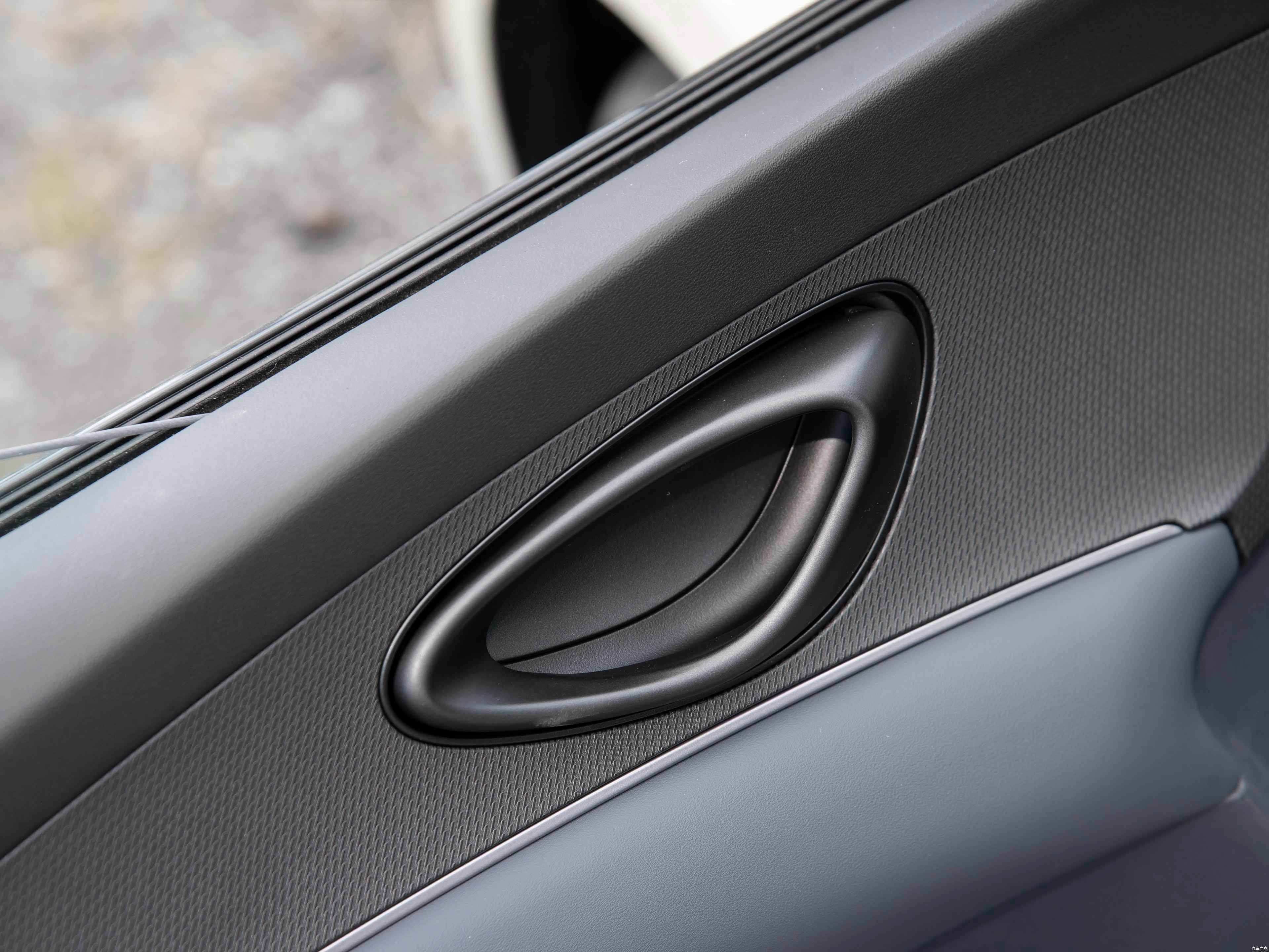 2025 BYD Seal 06 DM-i Wagon 80KM Premium (BYD7150ADHEV6) — Snow White / Dark Obsidian Black