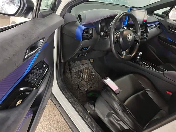 🚗 2018 Toyota C-HR 2.0L – 124k km