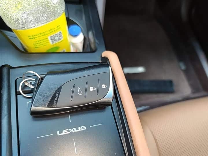 Lexus ES 2018 200 Excellence Edition - 0 Transfers · Luxury Comfort · High Value