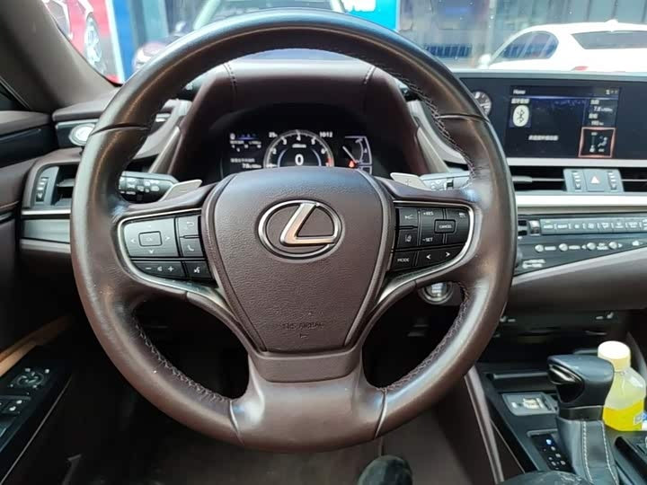 Lexus ES 2018 200 Excellence Edition - 0 Transfers · Luxury Comfort · High Value
