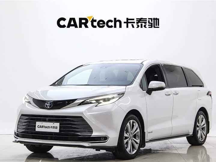 2023 Toyota Sienna 2.5L Hybrid Premium – Low Mileage