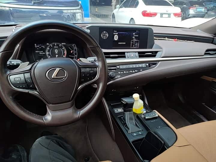 Lexus ES 2018 200 Excellence Edition - 0 Transfers · Luxury Comfort · High Value