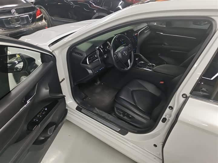 2019 Toyota Camry 2.5G Luxury (Facelift) – Low Mileage, Full Safety Pack, White