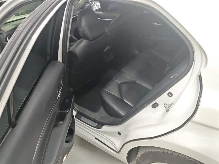 2019 Toyota Camry 2.5G Luxury (Facelift) – Low Mileage, Full Safety Pack, White