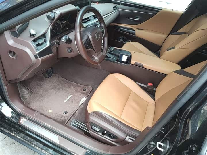 Lexus ES 2018 200 Excellence Edition - 0 Transfers · Luxury Comfort · High Value