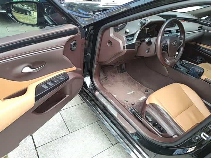 Lexus ES 2018 200 Excellence Edition - 0 Transfers · Luxury Comfort · High Value