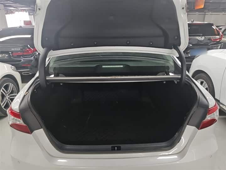 2019 Toyota Camry 2.5G Luxury (Facelift) – Low Mileage, Full Safety Pack, White