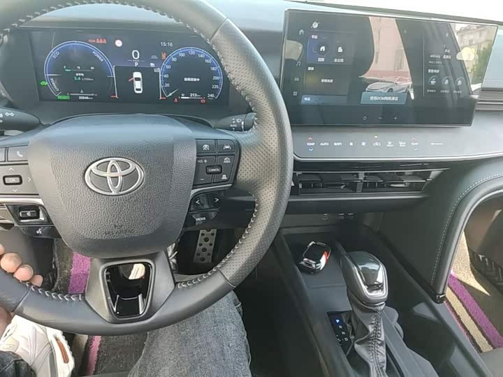 Toyota Camry 2024 Hybrid 2.0HXS Sport