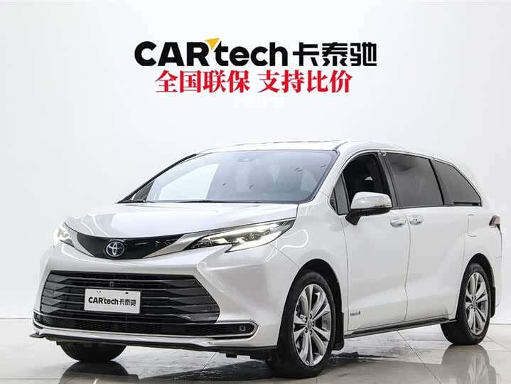 2023 Toyota Sienna 2.5L Hybrid Premium – Low Mileage