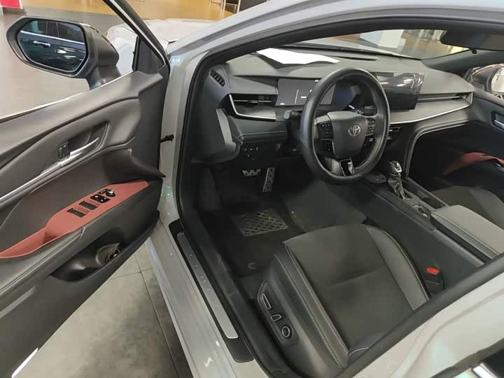 Toyota Camry 2024 Hybrid 2.0HS Sport