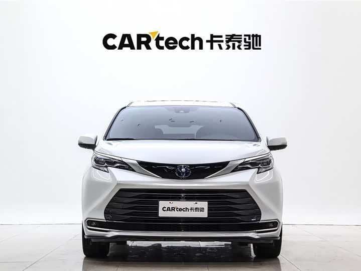 2023 Toyota Sienna 2.5L Hybrid Premium – Low Mileage