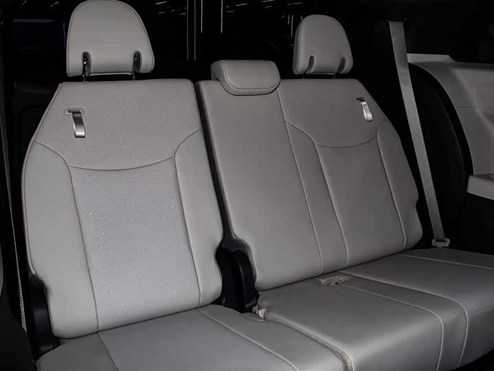 2024 Toyota Sienna 2.5L Hybrid AWD Premium – 5k km, Like New