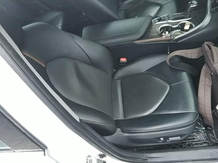 🚗 2018 Toyota Camry 2.5G Luxury – 119k km