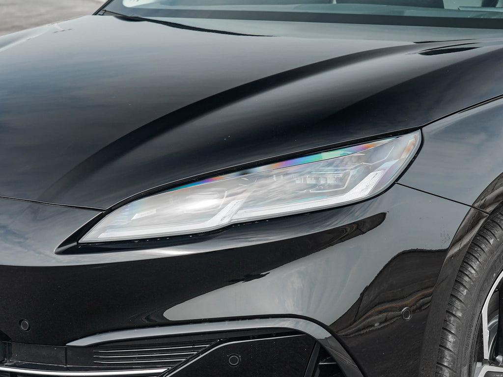 2025 BYD Seal 06 DM-i Wagon 80KM Premium (BYD7150ADHEV6) — Snow White / Dark Obsidian Black