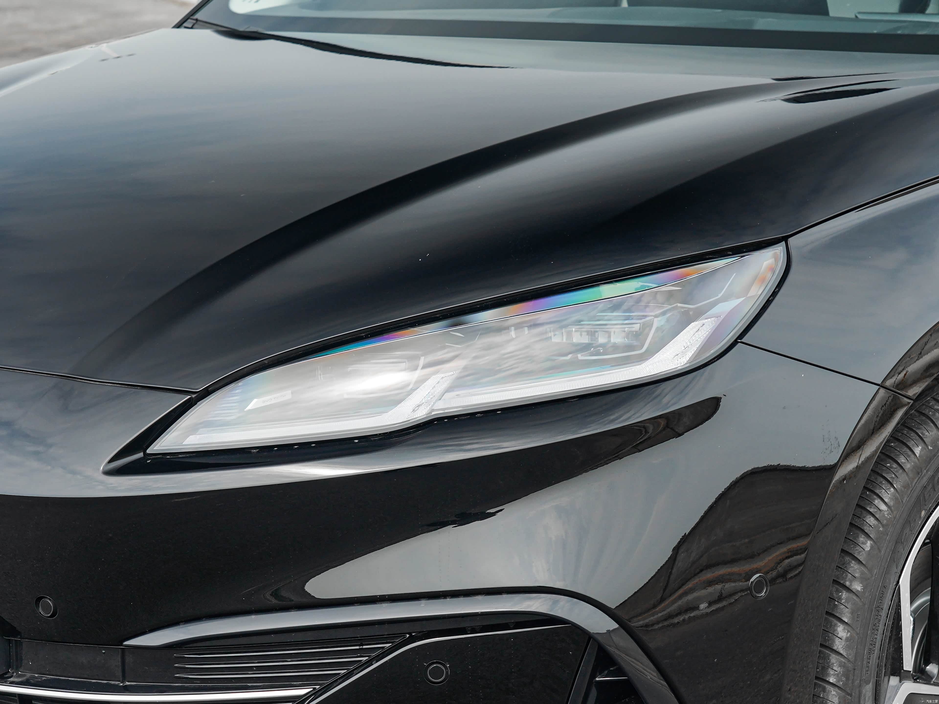 2025 BYD Seal 06 DM-i Wagon 80KM Premium (BYD7150ADHEV6) — Snow White / Dark Obsidian Black