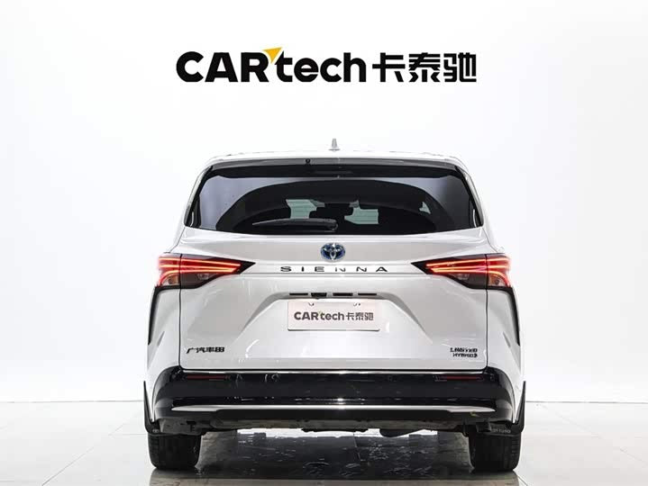 2023 Toyota Sienna 2.5L Hybrid Premium – Low Mileage