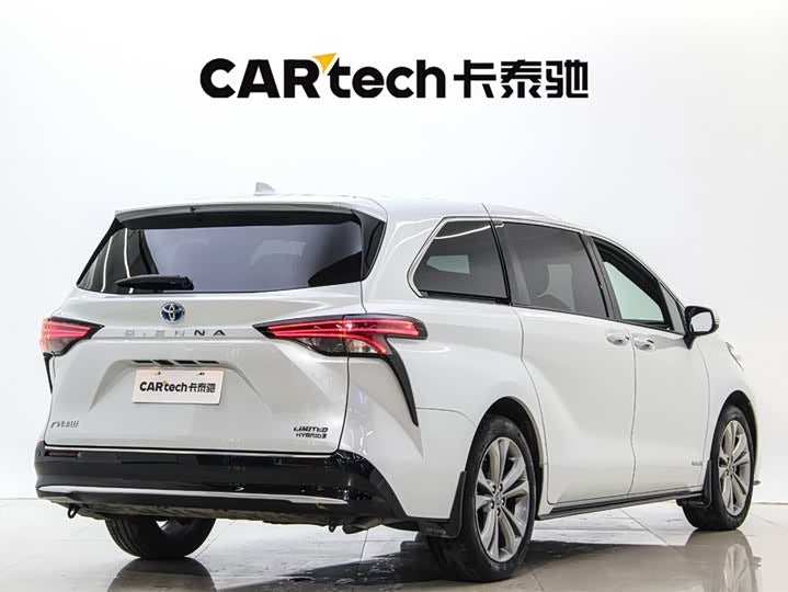 2023 Toyota Sienna 2.5L Hybrid Premium – Low Mileage
