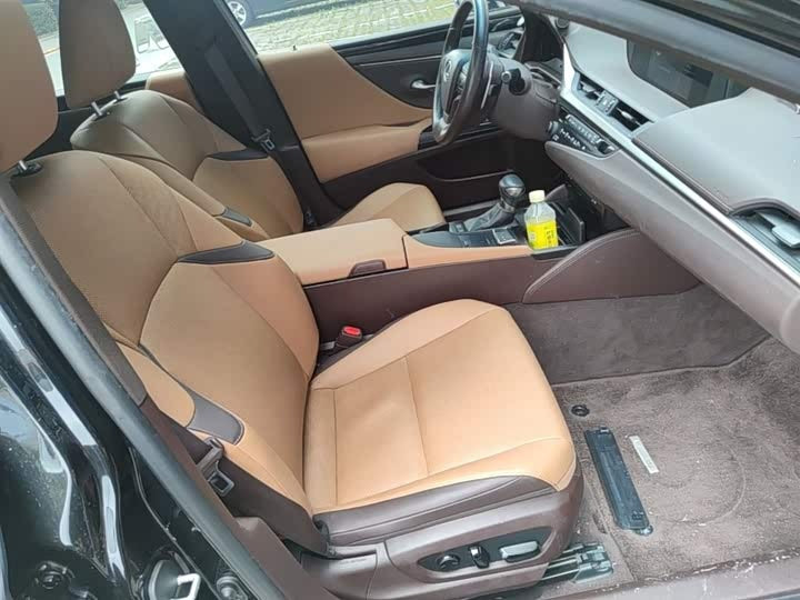 Lexus ES 2018 200 Excellence Edition - 0 Transfers · Luxury Comfort · High Value