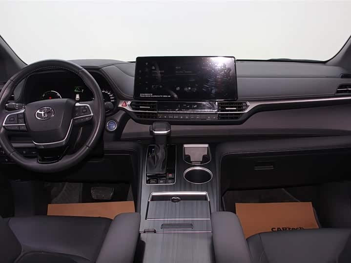 2023 Toyota Sienna 2.5L Hybrid Premium – Low Mileage