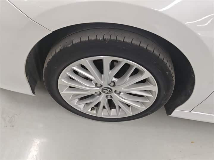 2019 Toyota Camry 2.5G Luxury (Facelift) – Low Mileage, Full Safety Pack, White