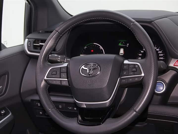 2023 Toyota Sienna 2.5L Hybrid Premium – Low Mileage
