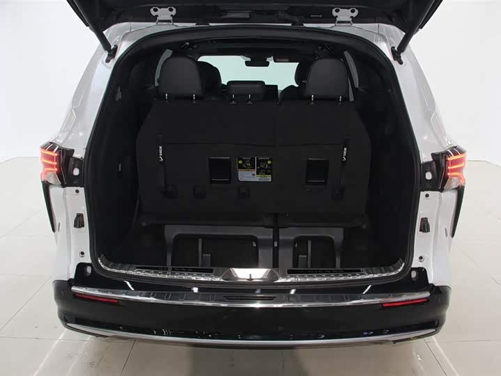 2023 Toyota Sienna 2.5L Hybrid Premium – Low Mileage