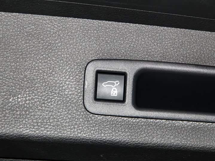 2024 Toyota Sienna 2.5L Hybrid AWD Premium – 5k km, Like New
