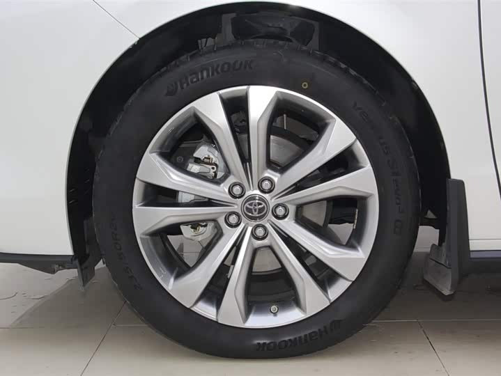 2023 Toyota Sienna 2.5L Hybrid Premium – Low Mileage