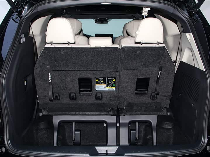 2024 Toyota Sienna 2.5L Hybrid AWD Premium – 5k km, Like New
