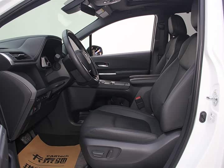 2023 Toyota Sienna 2.5L Hybrid Premium – Low Mileage