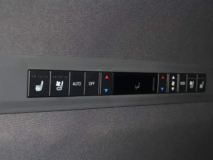 2023 Toyota Sienna 2.5L Hybrid Premium – Low Mileage