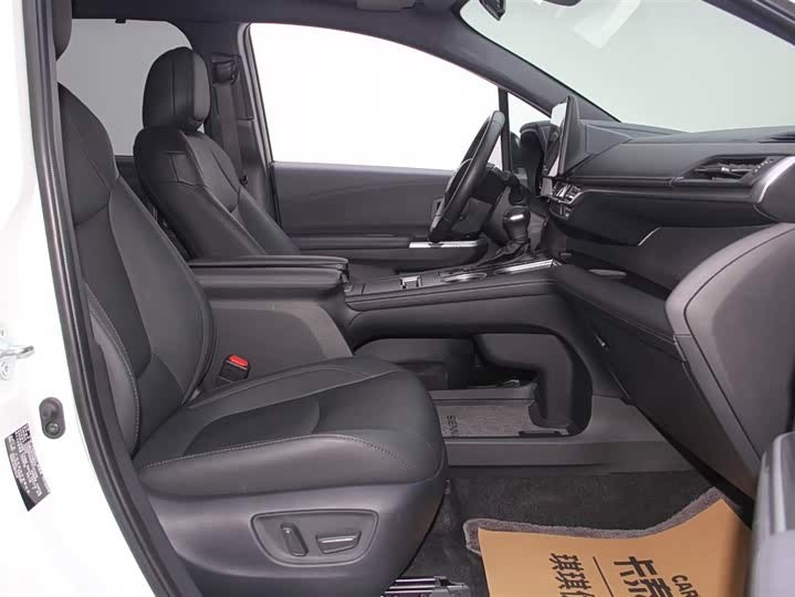 2023 Toyota Sienna 2.5L Hybrid Premium – Low Mileage