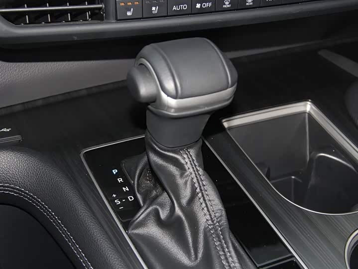 2023 Toyota Sienna 2.5L Hybrid Premium – Low Mileage