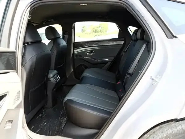 BYD Qin L DM-i 2026 128KM Leading Edition PHEV — Runyu White / Xuanwu Grey