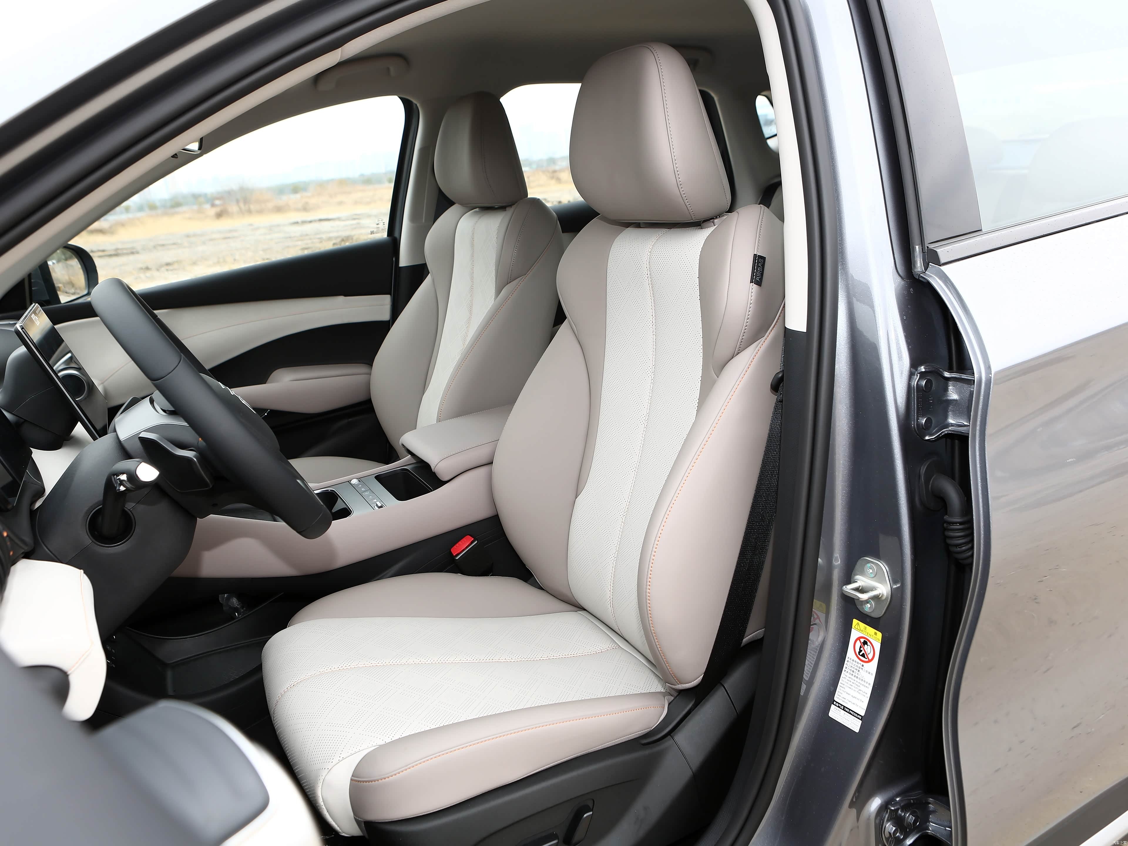 2025 BYD Yuan PLUS Gen-II Smart Driving 430KM Leading – BYD7003BEVA, Snow White / Beige Two-Tone