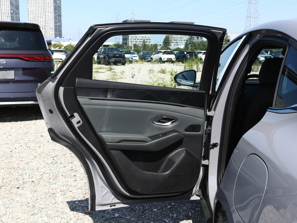 BYD Qin L DM-i 2026 128KM Leading Edition PHEV — Runyu White / Xuanwu Grey