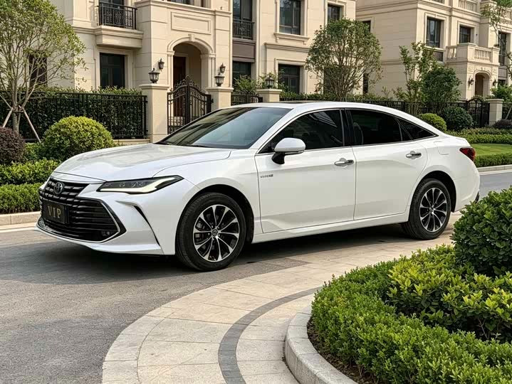 2023 Toyota Avalon Hybrid Luxury Sedan | 27,000km | 0 Transfers | White | Guangzhou