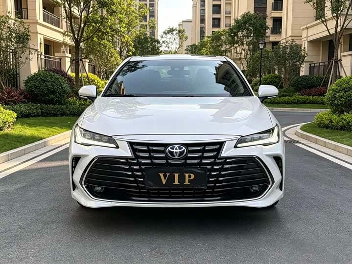 2023 Toyota Avalon Hybrid Luxury Sedan | 27,000km | 0 Transfers | White | Guangzhou