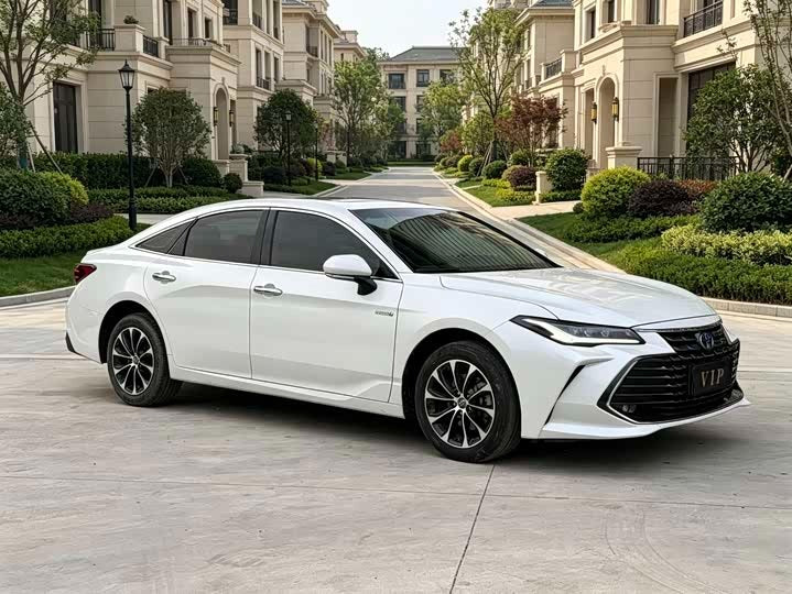 2023 Toyota Avalon Hybrid Luxury Sedan | 27,000km | 0 Transfers | White | Guangzhou