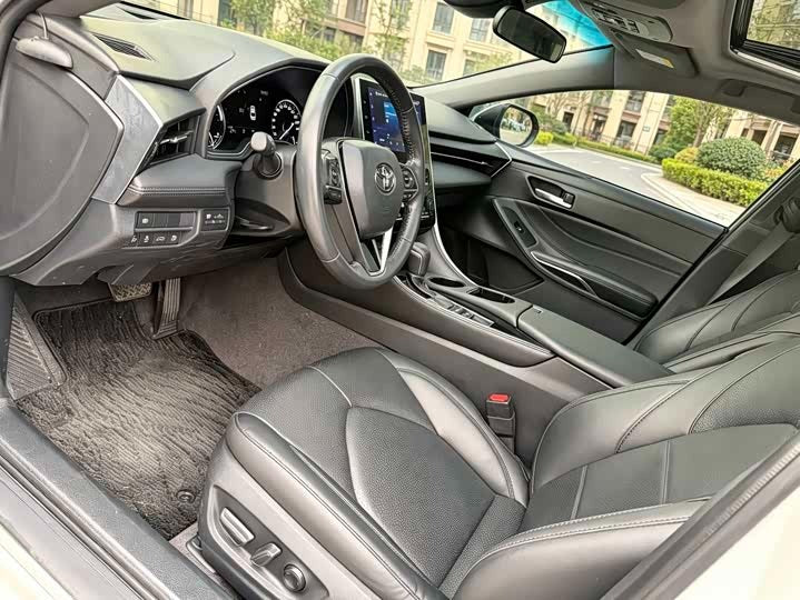 2023 Toyota Avalon Hybrid Luxury Sedan | 27,000km | 0 Transfers | White | Guangzhou