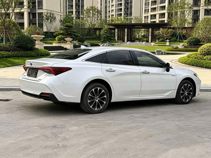 2023 Toyota Avalon Hybrid Luxury Sedan | 27,000km | 0 Transfers | White | Guangzhou