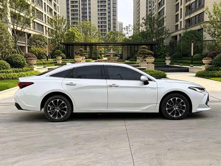 2023 Toyota Avalon Hybrid Luxury Sedan | 27,000km | 0 Transfers | White | Guangzhou
