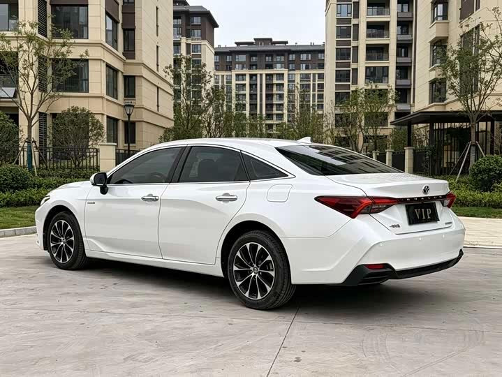 2023 Toyota Avalon Hybrid Luxury Sedan | 27,000km | 0 Transfers | White | Guangzhou