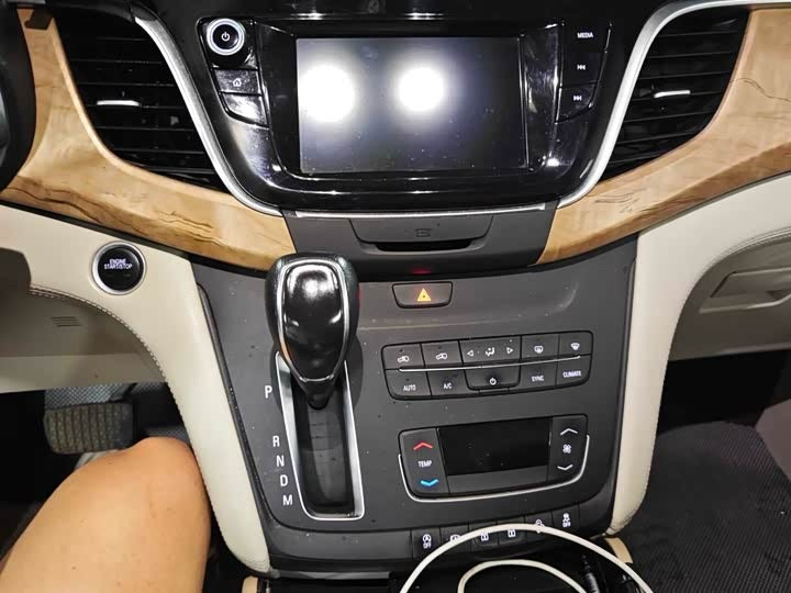 Buick GL8 2018 ES 28T Comfort Edition — 197,000km | White | Rizhao, China Short Description: